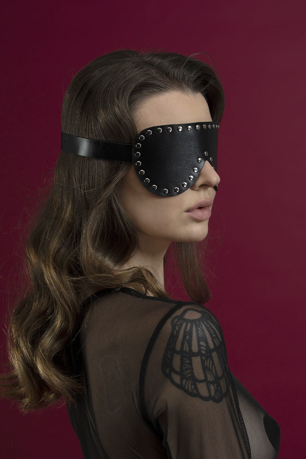 Feral Feelings (Україна) Маска на очі з заклепками Feral Feelings - Blindfold Mask, натуральна шкіра, чорна