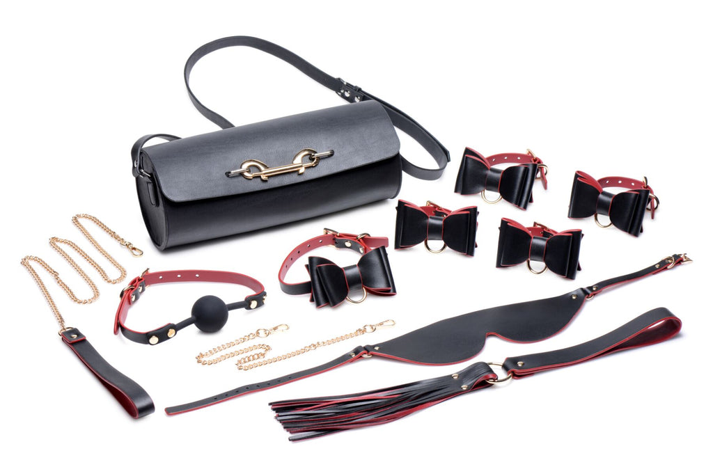Master Series (США) Набір БДСМ з дорожньою сумкою Master Series: Bow — Luxury BDSM Set With Travel Bag, 11 предметів