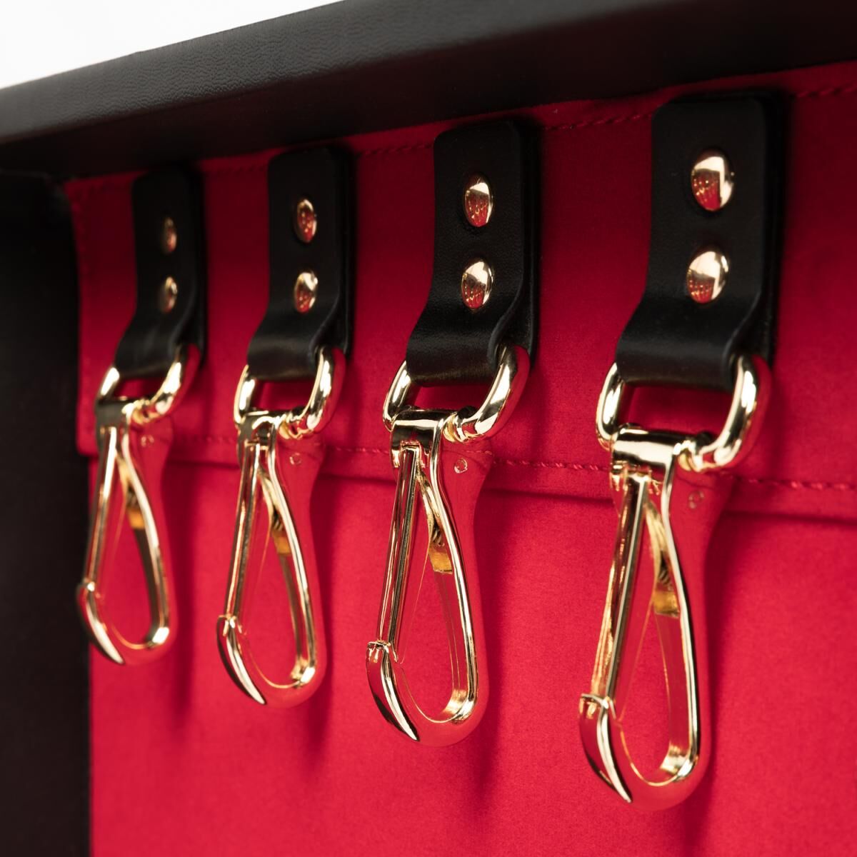 Bedroom Fantasies (Нідерланди) Набір для BDSM Bedroom Fantasies: Bondage Suitcase 13 Pcs - Cow Leather